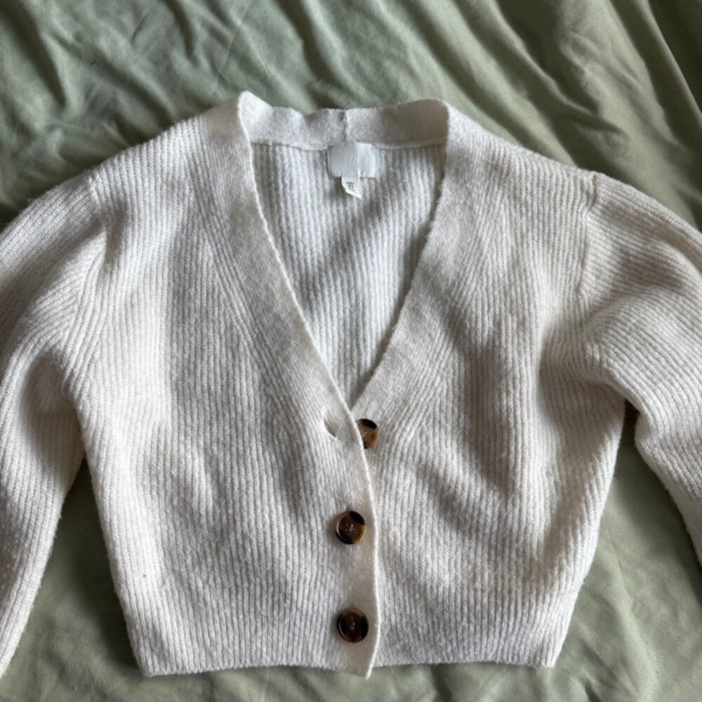 White long sleeve cropped sweater